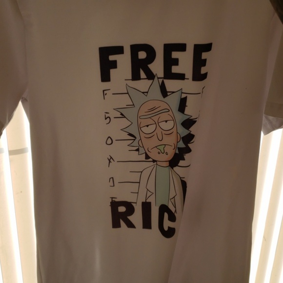 Free rick t shirt - Picture 2 of 2